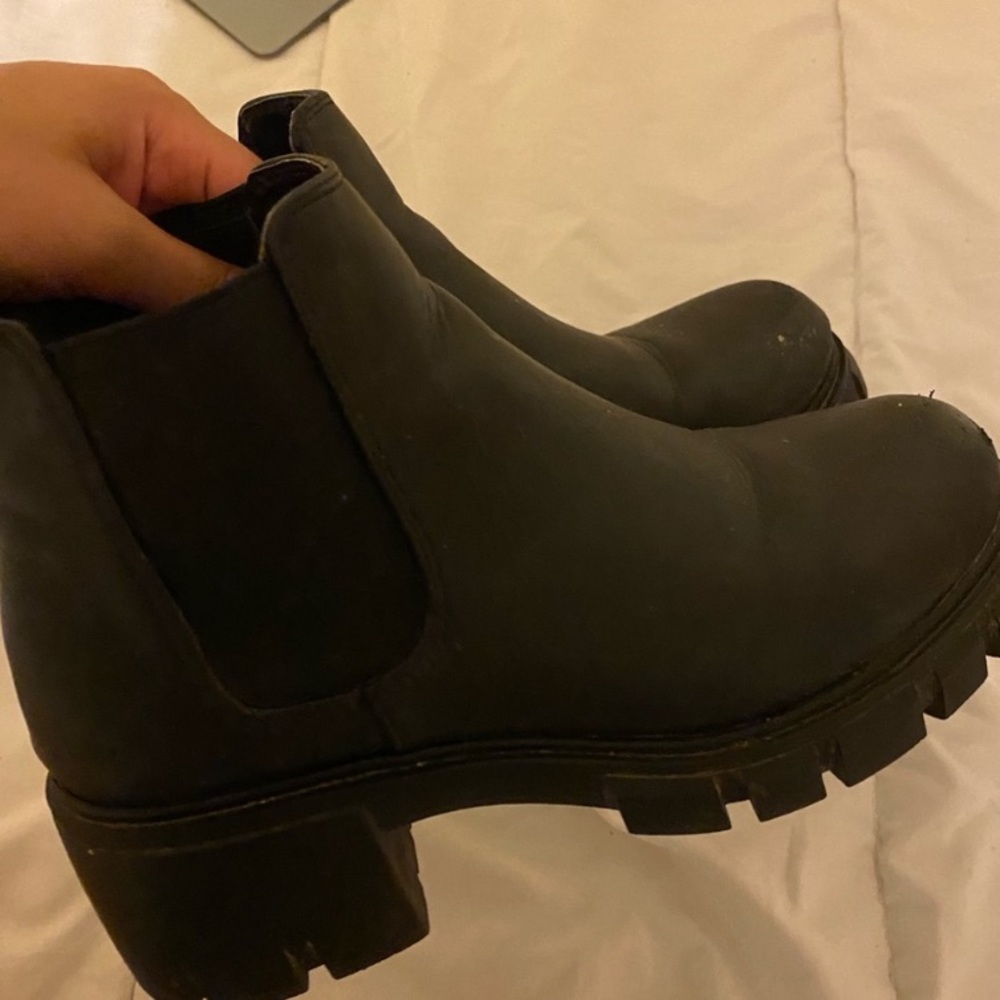 pitaya black heeled booties